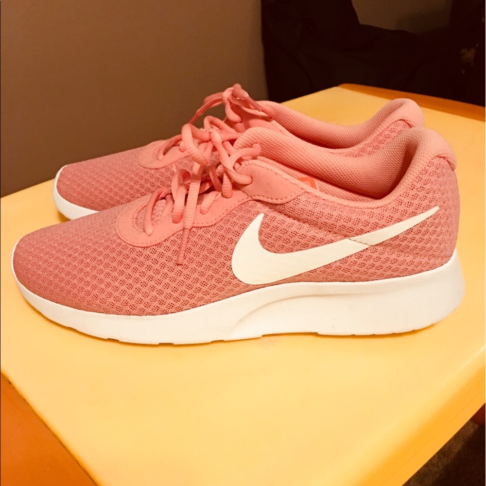 New(NWOT) Nike Sneakers